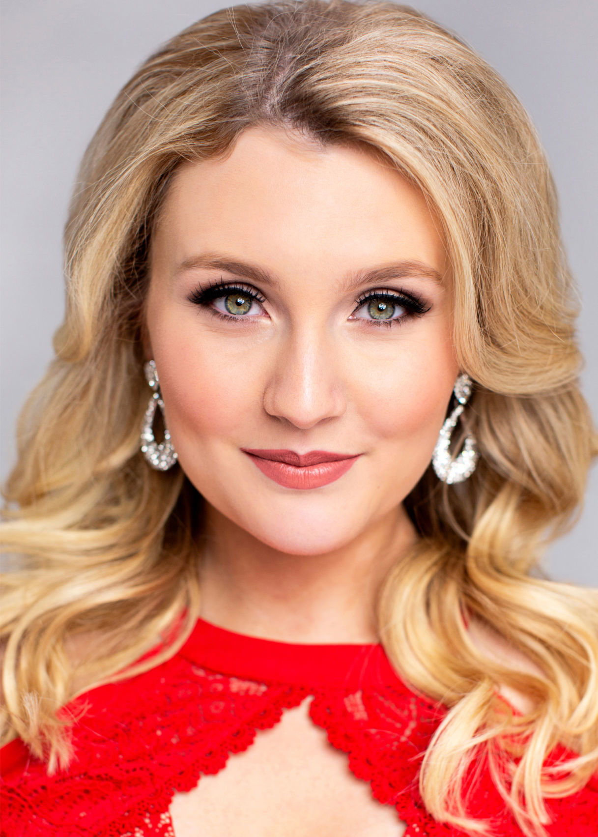 Miss OCU, Cosette Smith